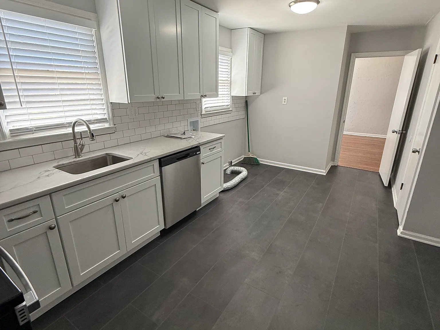 3 bed, 1100 sqft, $2,600 — Photo 2
