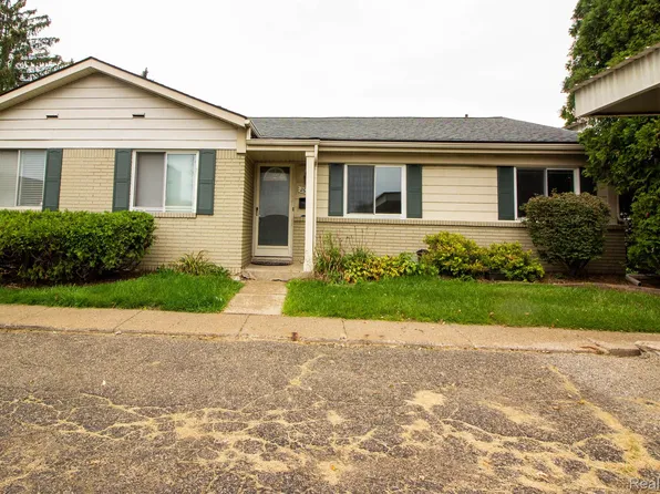 26415 Franklin Pointe Dr, Southfield, MI 48034
