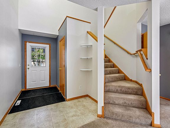 3rd image of 441 Pleasant Ln