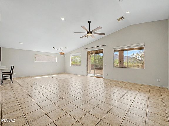 5th image of 301 W Greys Rd