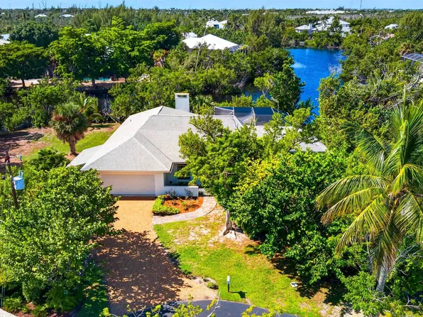 9436 Yucca Ct, Sanibel, FL 33957