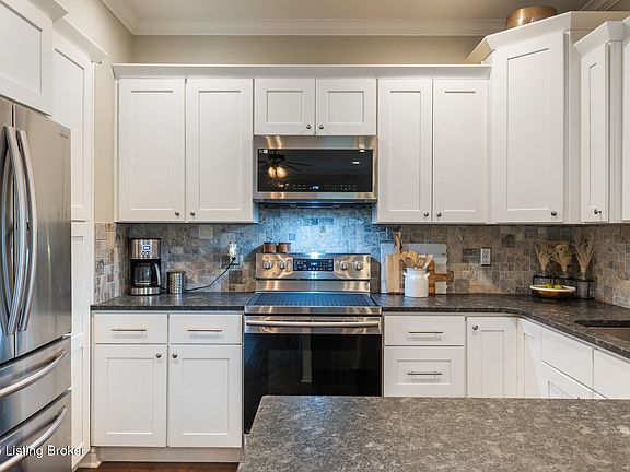 4th image of 21 Pheasant Glen Dr #4