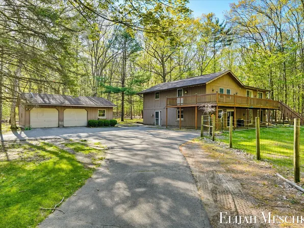 1160 Scenic Dr, Muskegon, MI 49445