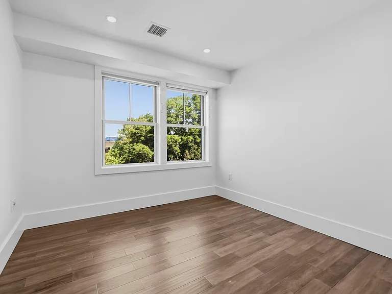 10 Spring Garden St #3 — Photo 21