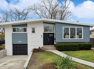 328 Nellie Ct, Glenview, IL 60025