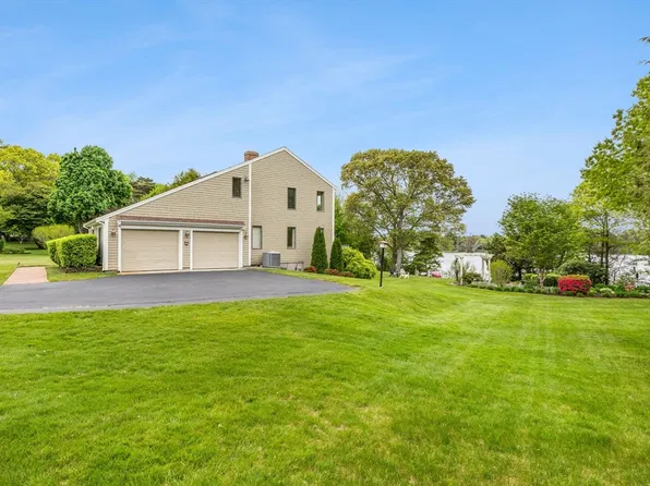 376 Flint St, Marstons Mills, MA 02648