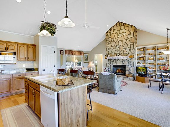 5th image of 2097 Wood Lake Ln