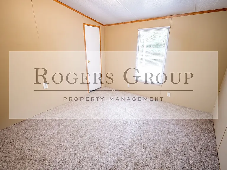 671 Regina Ln — Photo 5