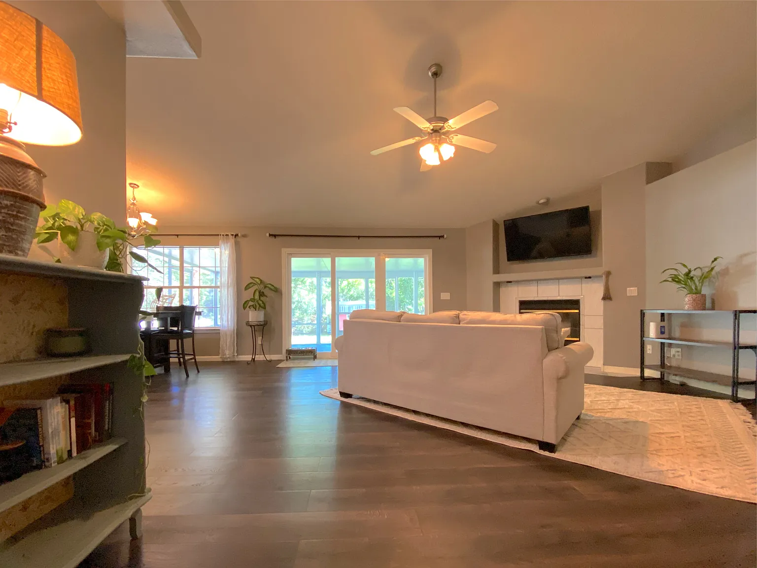 4 bed, 1863 sqft, $3,000 — Photo 3