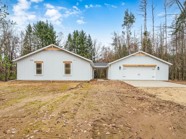 34599 46th Ave, Paw Paw, MI 49079