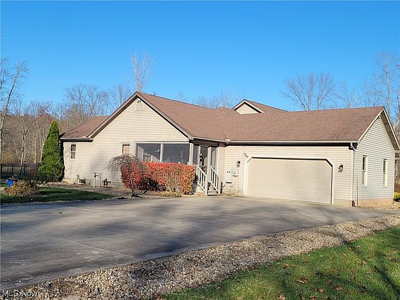 4th image of 3951 Country View Ln
