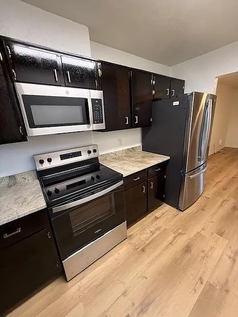 2 bed, 1000 sqft, $1,350 — Photo 4