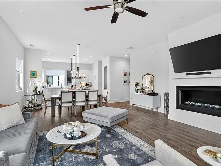 1214 Chelsea Cir NW — Photo 9