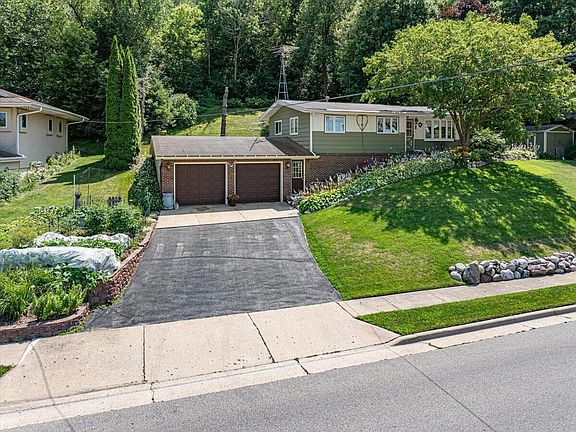 2nd image of 295 Hartford ROAD