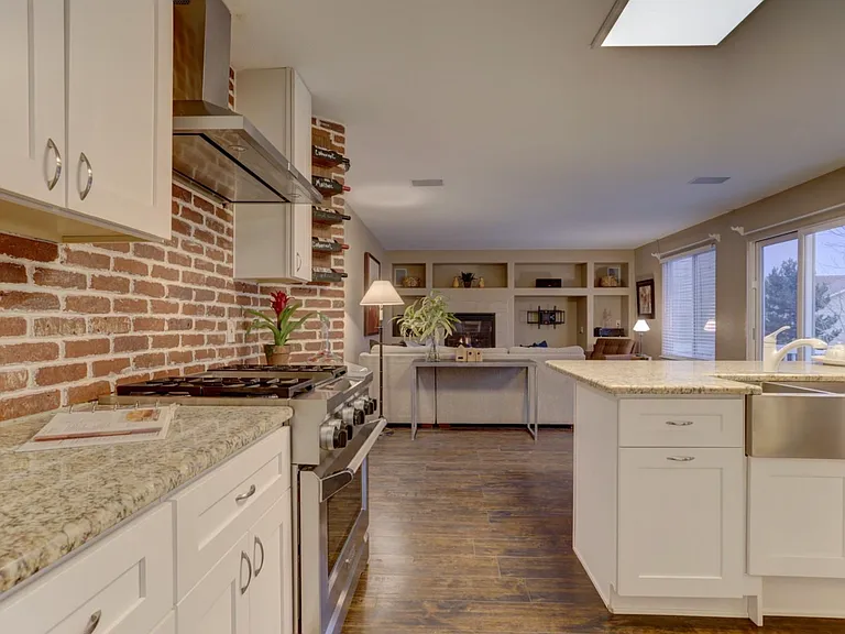 541 Pitkin Way — Photo 7
