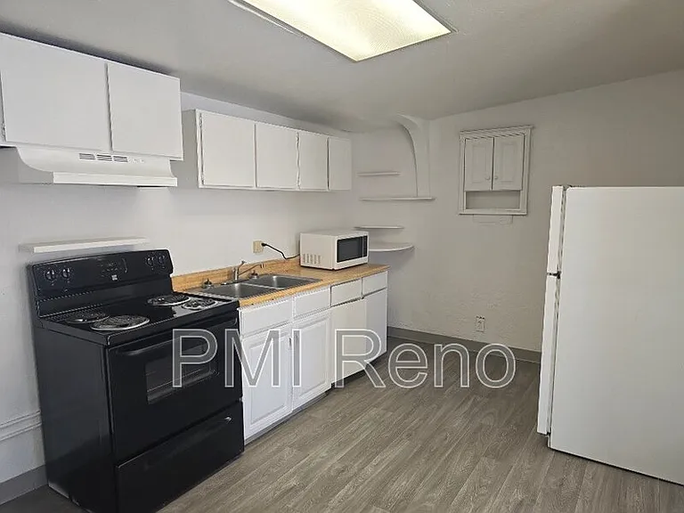 140 Victorian Ave #11 — Photo 7