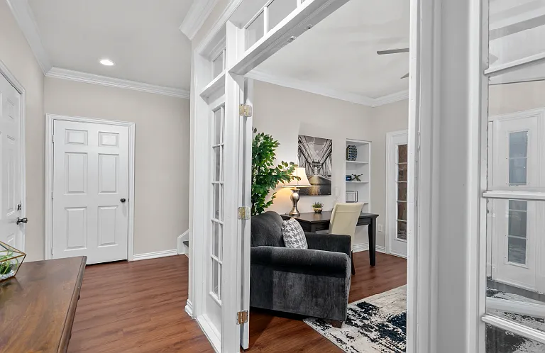 824 Bering Dr — Photo 22