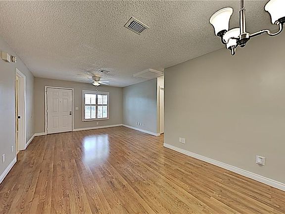 4th image of 827 W Birchwood Cir