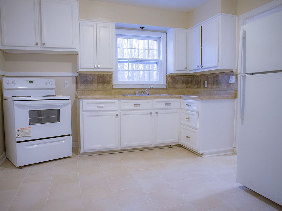 2nd image of 770 Lydgate Rd