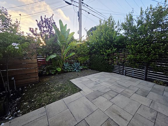 4th image of 2830 Myrtle St