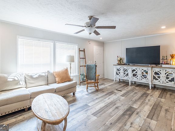 4th image of 3277 Hurricane Rd