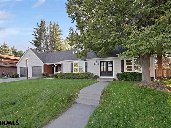 4th image of 2445 Valencia Dr