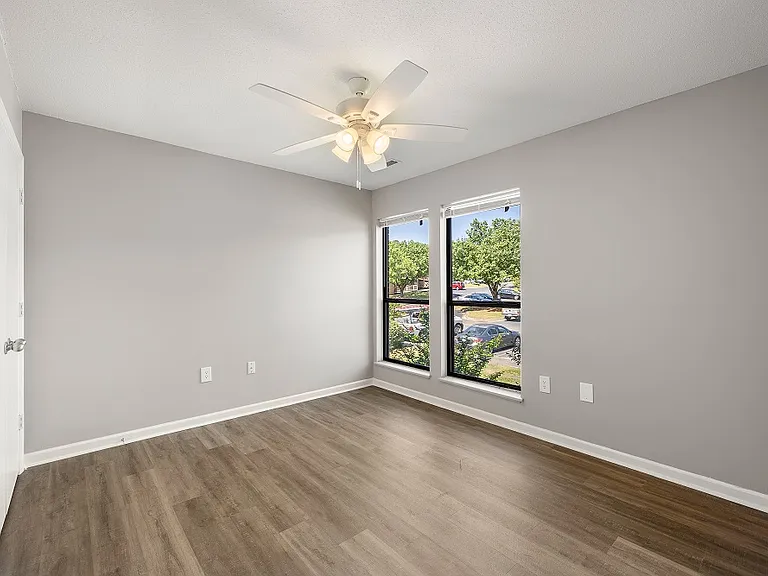 High Ridge Apartments — Photo 5