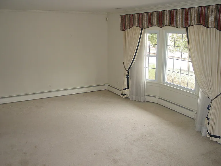 Living Room - View #2 (old picture - has hardwood floors)
