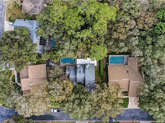 3rd image of 811 Hampton Wood Ct