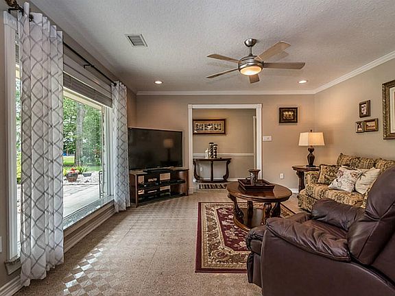 4th image of 307 Lakeshore Dr