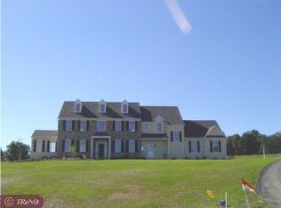 201 Huntsfield Dr, Elverson, PA 19520