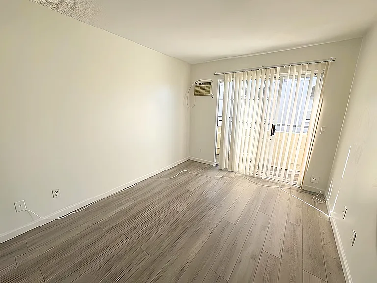 3963 Melrose Ave #4 — Photo 12