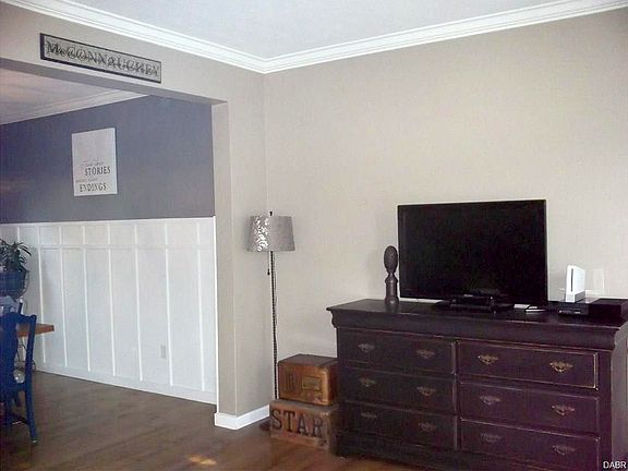 4th image of 1622 Middlefield Ct