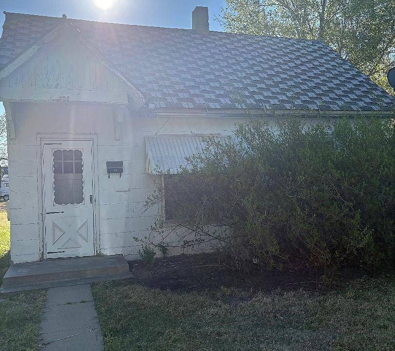 1st image of 552 8th St