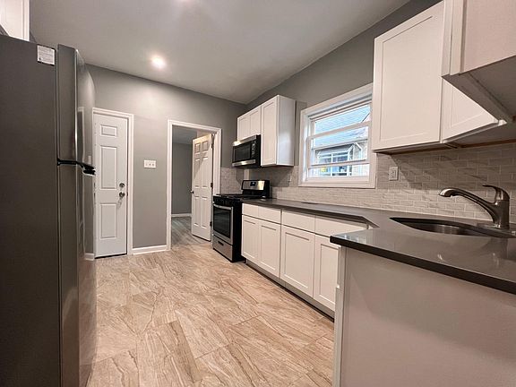 4th image of 127 Brookwood St APT 2