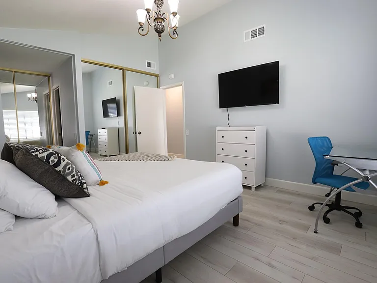 25225 York Cir — Photo 1