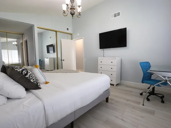 25225 York Cir, Laguna Hills, CA 92653