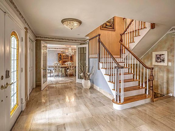 3rd image of 6 Briarwood Ln