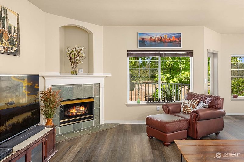 5th image of 14120 SE 171st Way #C202