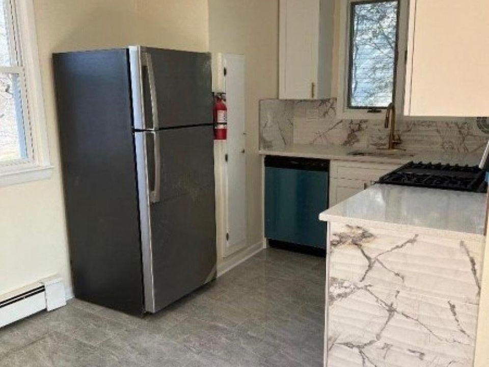 2nd image of 14 Pilgrim Ct Floor 2