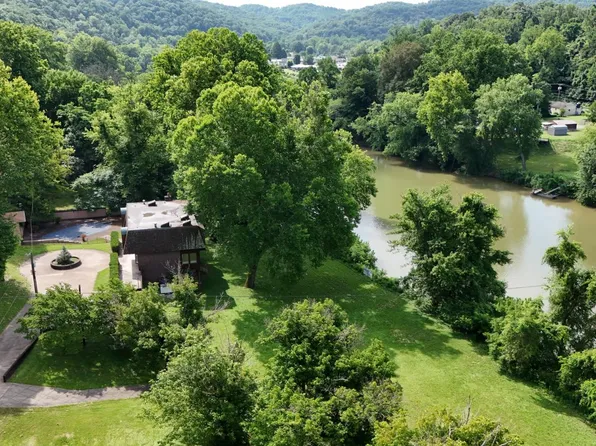 1329 Pennsylvania Ave, Saint Albans, WV 25177