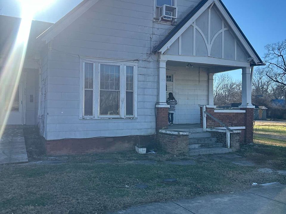 1st image of 303 E 18th St