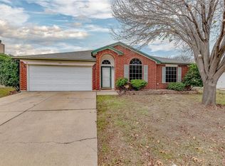 940 Fenway Ln, Saginaw, TX 76179