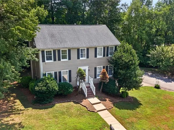 4700 Pine Hollow Ln, Greensboro, NC 27410