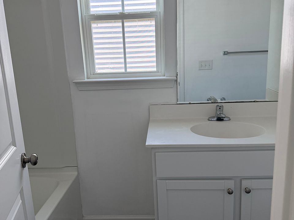 1st image of 228 Garden Gate Cir W