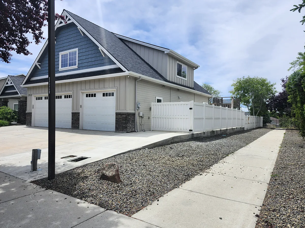 Building Photo - 2801 S Tagish Way