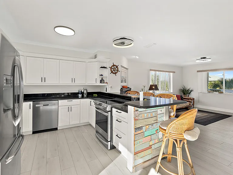 1335 N Central Ave — Photo 42