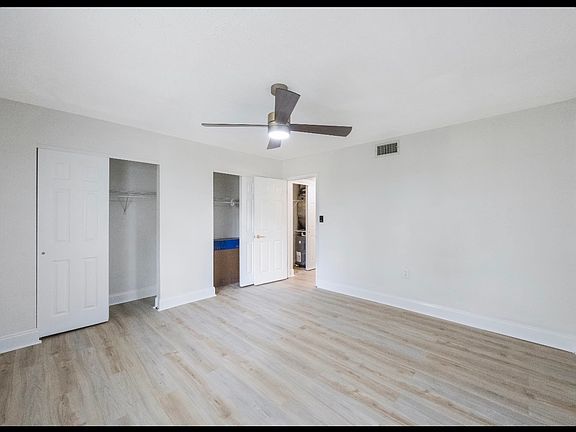 5th image of 3111 W Horatio St APT 207