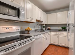 600 Brookside Dr #C, Andover, MA 01810