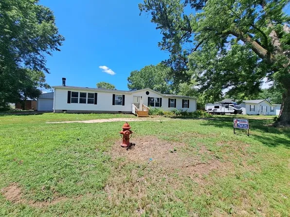 207 S Haven Rd, Haven, KS 67543